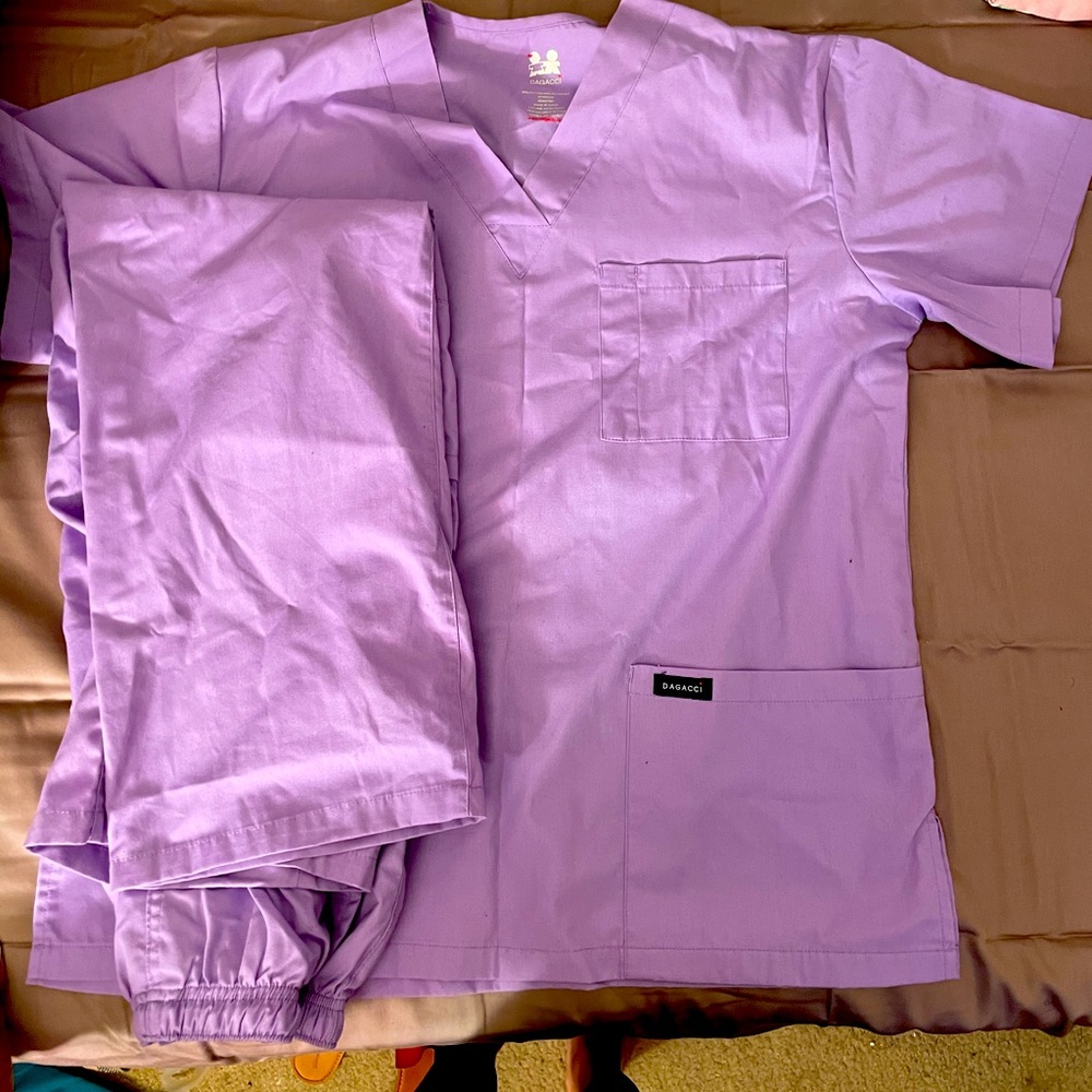 Dagacci Scrubs